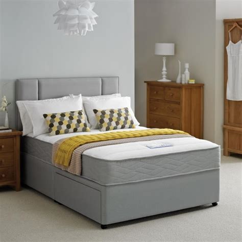 How to Choose Small Double Bed for Small Bedroom?