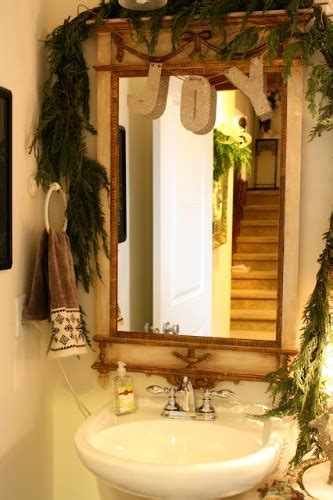How To Decorate A Bathroom Mirror For Christmas: 5 Ideas ...