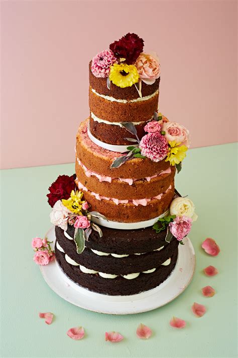 How To Decorate A Wedding Or Celebration Cake With Edible ...