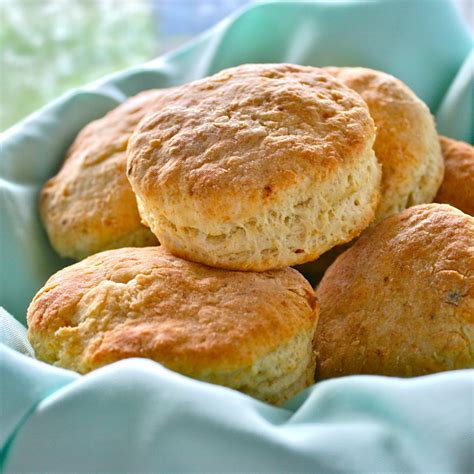 How To Make Light And Flaky Buttermilk Biscuits Recipe ...