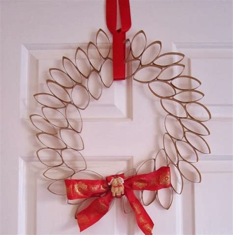 How to Recycle: Recycled Christmas Wreath 2