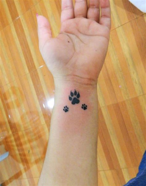 Huellas de Perro by Javi Wolf   Tatuajes para Mujeres