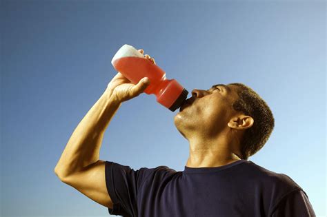 Hydrating With Sports Drinks While Running