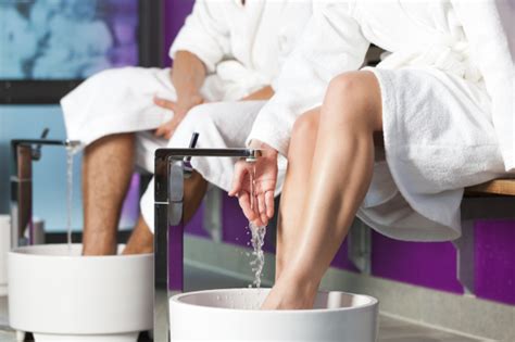 Hydrotherapy: Benefits Of Contrast Foot Baths | Footfiles