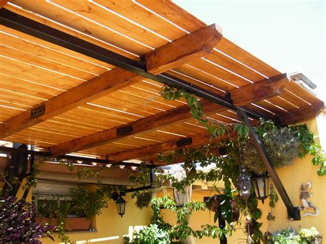 Ideas de pérgolas en hierro y madera para terrazas | Limay Arquitectura