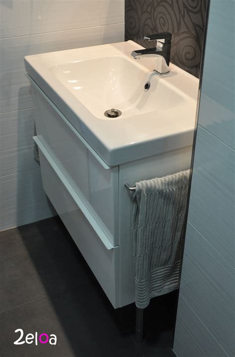 Ikea Hack: Añadiendo unos toalleros al mueble de baño ...