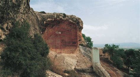 imagen de La cueva de la vieja | Viejitos, Monumentos y España