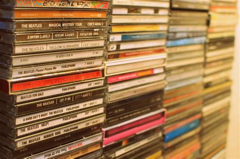 Imagen de musica, pila, apilado, cd,cds, antiguo, 90s ...