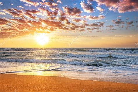Imágenes: amanecer playa | Amanecer Playa de mar colorido ...