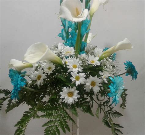 Imagenes de Arreglos florales para bodas en iglesias color ...