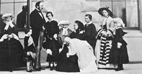 Imagenes Victorianas: La Reina Victoria con su familia de 9 hijos y su ...