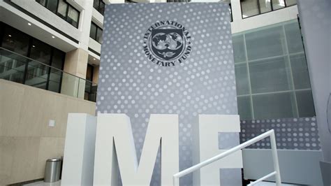 IMF raises forecast for UK economic growth to 2% in 2017