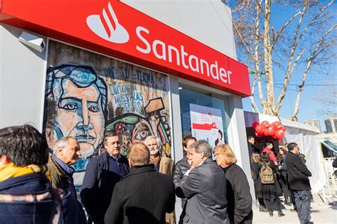 Inclusión financiera: Santander abrió una sucursal en Villa 31
