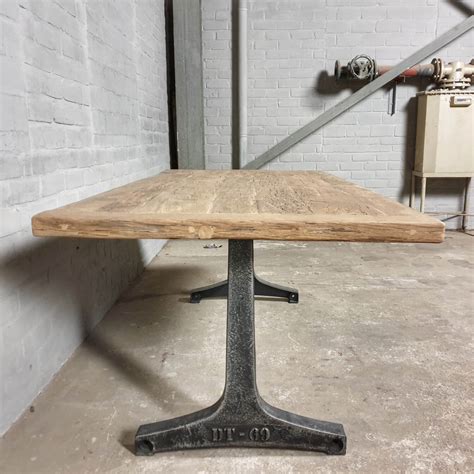 Industrial dining table – cast iron legs   5cm sunburned ...
