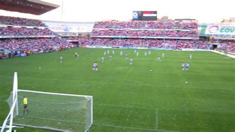 Inicio del partido de futbol Granada Celta en Los Cármenes ...