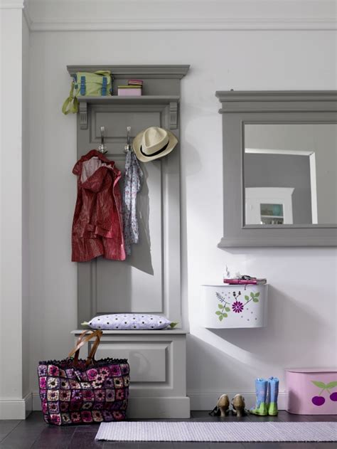 Inspiring ideas for decorating small entryways