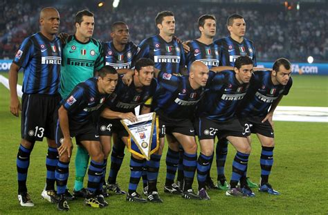 Inter Milans players pose for a group p 1536302263 ...