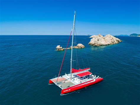 Intercruises invierte en un catamarán propio para excursiones únicas en ...