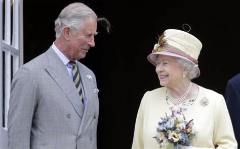 Isabel II no se fía de su hijo Carlos | Estilo | EL PAÍS