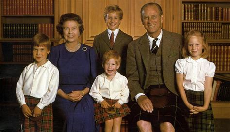 Isabel II y el príncipe Felipe festejan su 70º aniversario ...