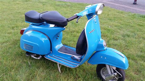 ITALIAN VESPA PIAGGIO SUPER SERIES SCOOTER 150CC MODEL 1976 BLUE COLOUR