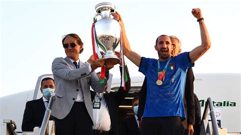 Italie vainqueur de l Euro 2021 : Bain de foule pour les ...