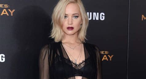 Jennifer Lawrence sale ilesa de aterrizaje de emergencia en su jet ...