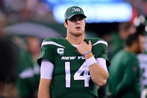 Jets to Rethink Wearing Microphones After Sam Darnold’s ...