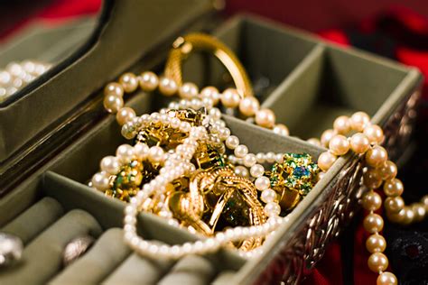 Jewelry Boxes: What is Their Purpose & Significance?