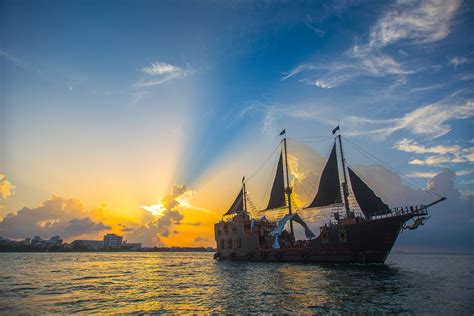 Jolly Roger Corporate Events in Cancun   Pirate Show Cancun