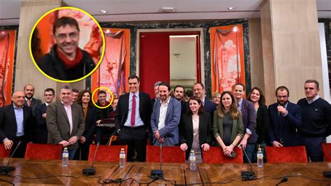 Juan Carlos Monedero se cuela en la foto del pacto PSOE ...