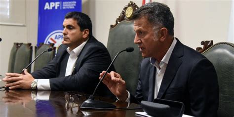 Juan Carlos Osorio es acusado por supuesta comisión en fichaje