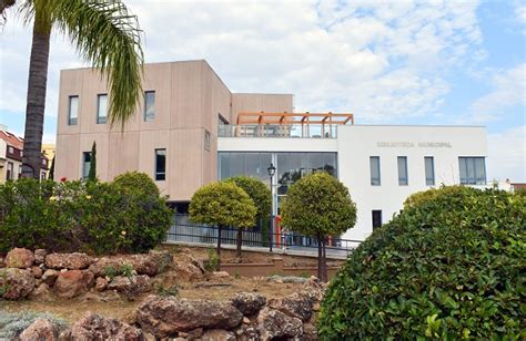 Juanma Moreno inaugura la Biblioteca Municipal  Antonio ...