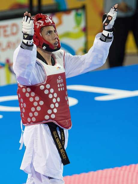 Juarense de oro: Gana medalla Carlos Navarro en Taekwondo   Segundo a ...