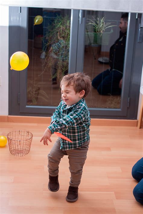 Juegos de interior con globos   Actividades para niños ...