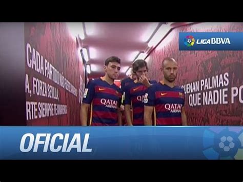 Jugadores del Sevilla FC y del FC Barcelona en el túnel de ...