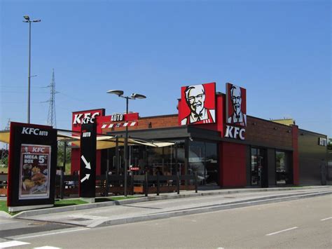 KFC abrirá restaurantes en parkings de cuatro centros ...