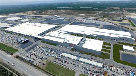 Kia completes first Mexico plant, production begins mid 2016