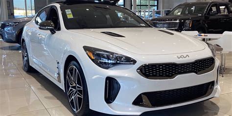 Kia Stinger 2022   Motor y Racing