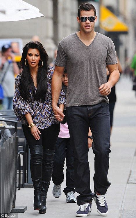 Kim Kardashian reunites with Kris Humphries after hitting a sports bar ...