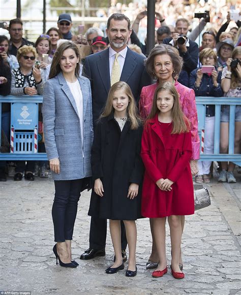 King Felipe and Queen Letizia celebrate Easter mass ...