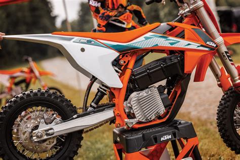 KTM SX E 3 2023: Nueva moto eléctrica infantil aún más accesible ...