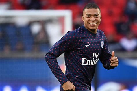 Kylian Mbappe will  200 per cent  remain at PSG next ...