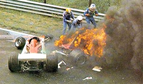 L incidente di Niki Lauda sul vecchio circuito di Nürburgring nel 1976 ...