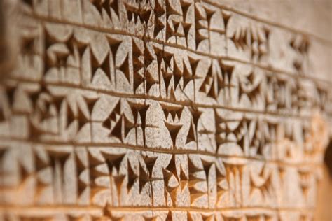 La apuesta que permitió descifrar la escritura cuneiforme   Libertad ...
