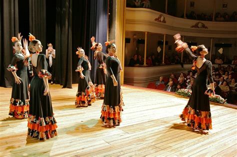 La asociación  Baile andaluz  repasa su primer cuarto de siglo