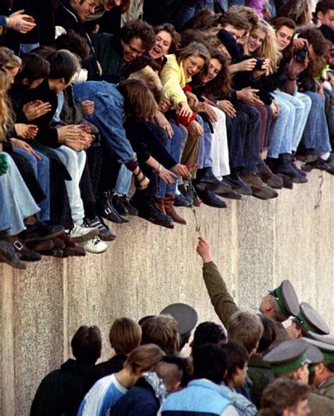 La caída del Muro de Berlín en imágenes   Cultura Fotográfica