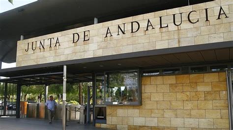 La Consejería andaluza de Hacienda se gastó 190.000 euros en cursos de ...