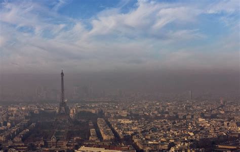 La contaminación en París obliga a limitar el uso del coche