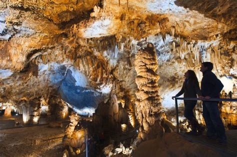 La cueva de Pozalagua, mejor rincón de España | País Vasco ...